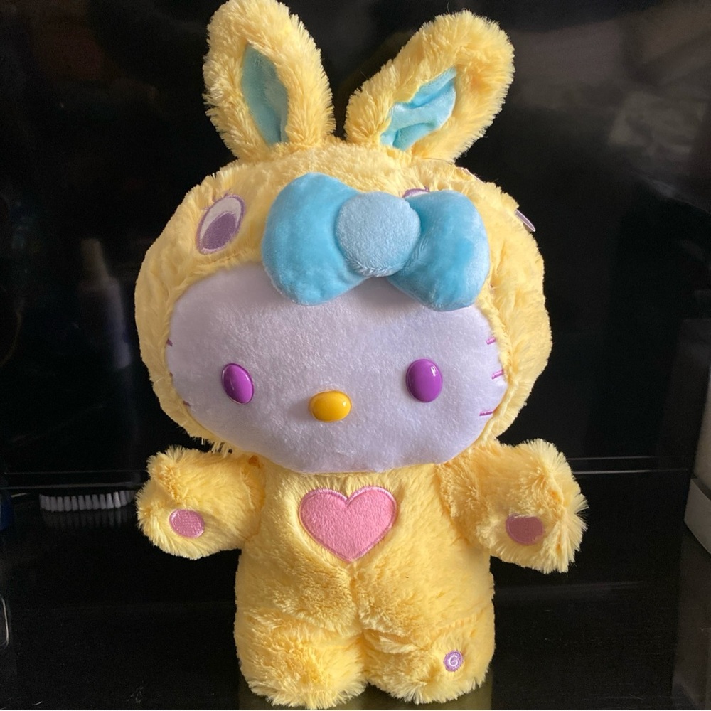 NWT Sanrio Hello Kitty Easter Greeter “Bunny Hop” Stepper